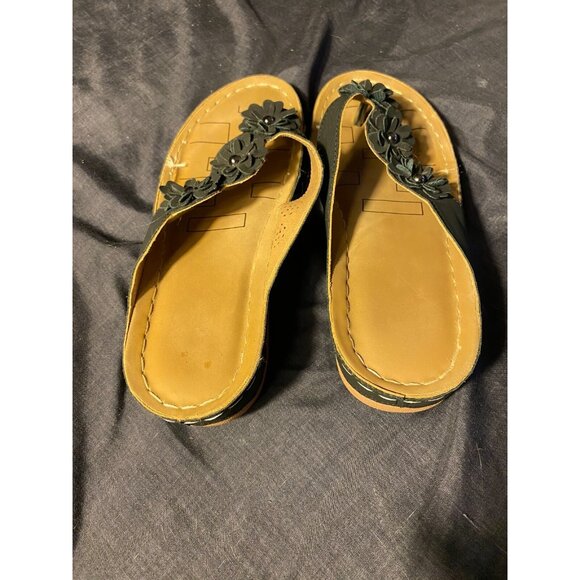 Cute Black Floral Sandals Womens Size 38 USA 8 Slip on So comfy Cute - Picture 4 of 5